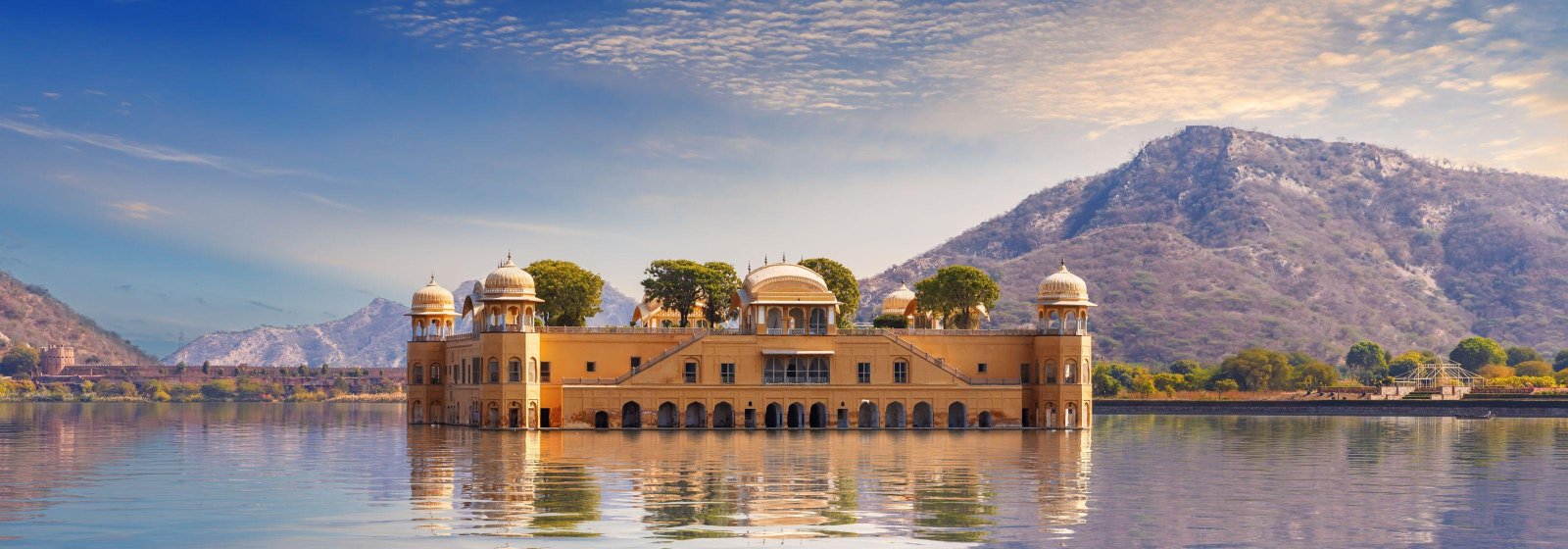 Mathura to Jaipur Taxi